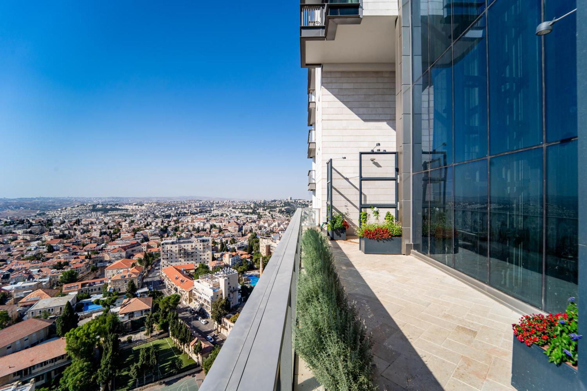 Luxury 2bdr In The Heart Of